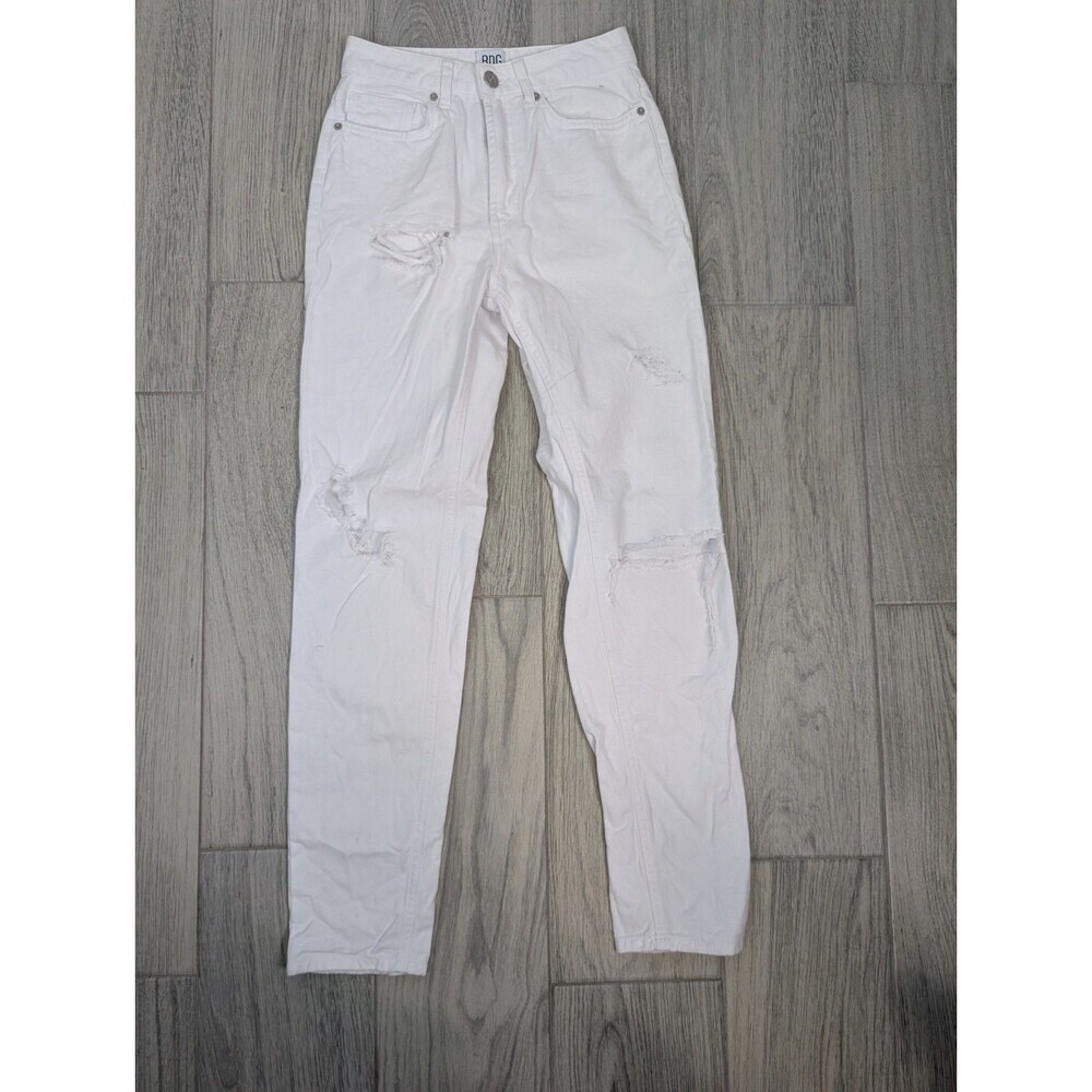 BDG White Distressed High Rise Straight Leg Mom Jean 24x28 Coastal Boho Beach153